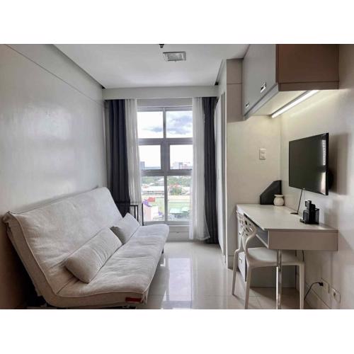 BaseLine Residences 1-Bedroom 10E Internet Netflix