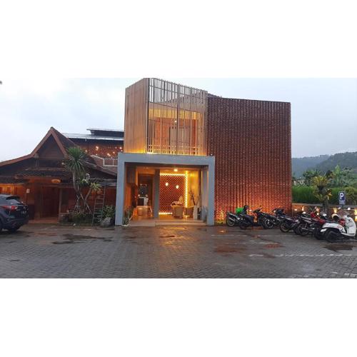 BATA MERAH GUESTHOUSE BATU