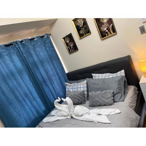 Bayfront Suite at The Radiance Manila Bay Near Airport, PICC, MOA, OKADA, Pet Friendly And Free Pool Access