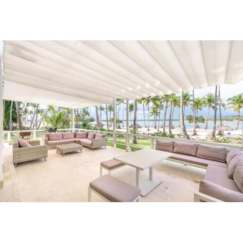 Beach front and beach access at Nueva Romana