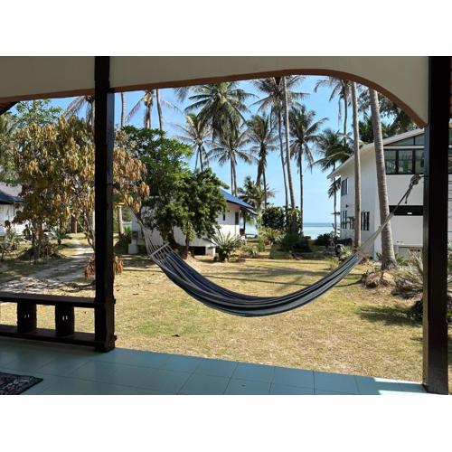 Beach house in Chaloklum