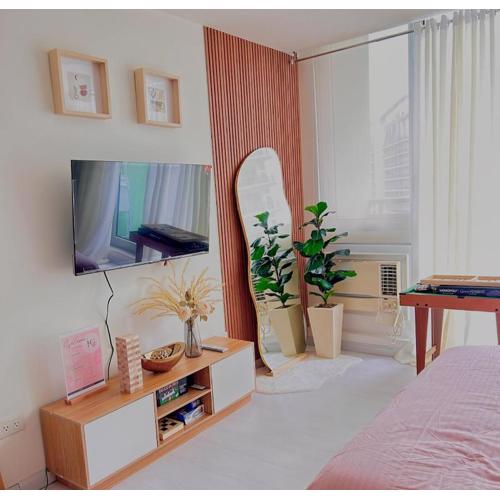 Beach & Pool View Condotel Staycation at Azure with PS4