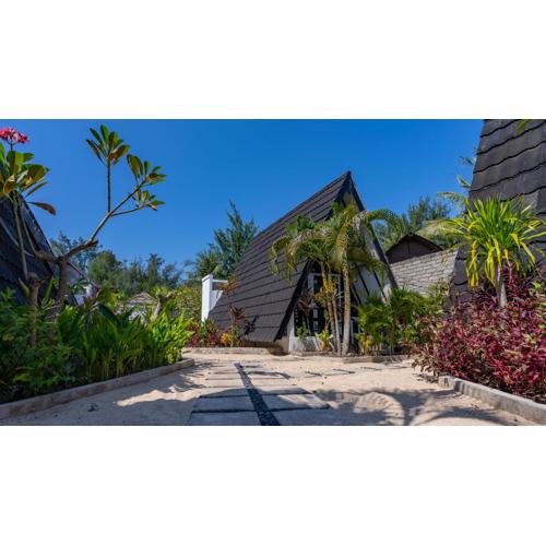 BEACH Resort - Bungalow at Beach - Gili Trawangan