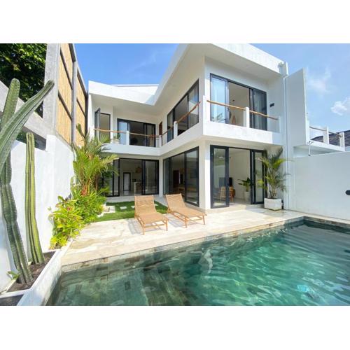 Beach view 2BR Villa Nam with pool, Seseh beach