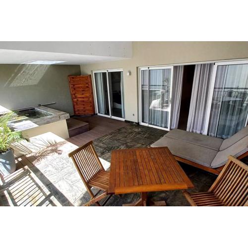 Beachfront 2 Bedroom Apartment