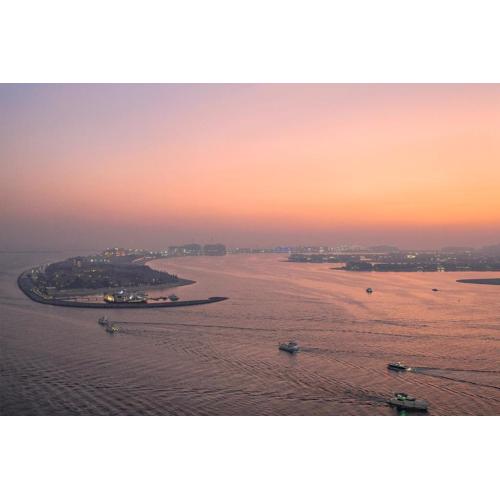 Beachfront 2BR Grand Bleu Luxe Near Dubai Palm & Marina Hotspots