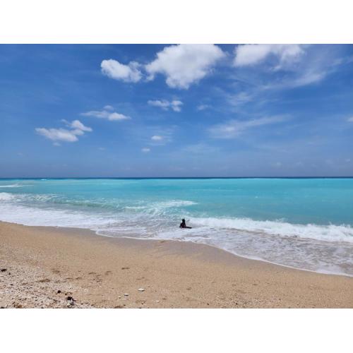 Beachfront Apartment, Quiet 4 Beds, 1 Bath, AC, Wi-Fi, Hot Water, in Paraiso near Los Patos
