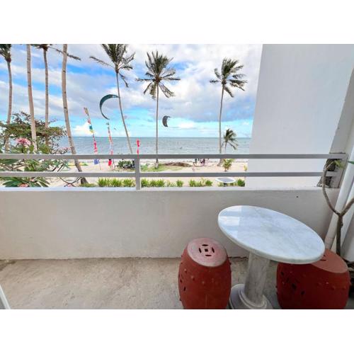 Beachfront Apartment with Two Queen Beds, Kitchen and Balcony