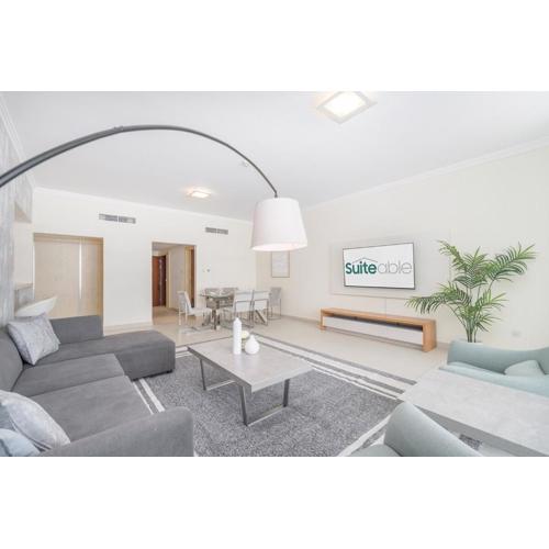 Beachfront Bliss Luxurious 3-BR Stay in JBR