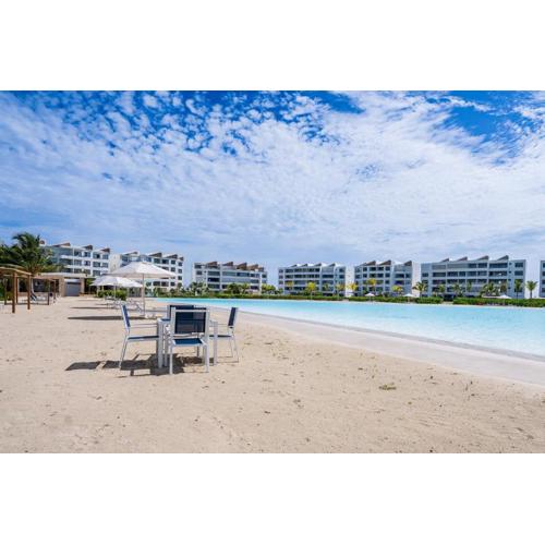Beachfront Condo with Hot Tub