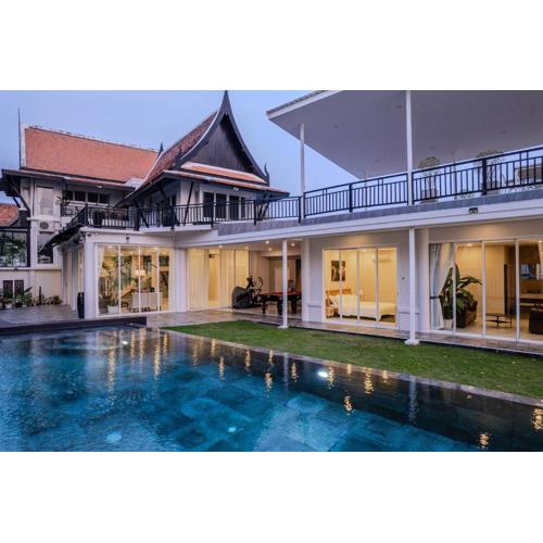 beachfront holiday home, private beach, front-line sea view villa