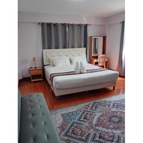 Beachfront Hotel Cha Am