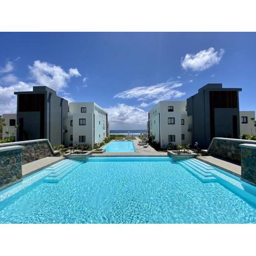 Beachfront Luxury 3 Bedrooms Apartment