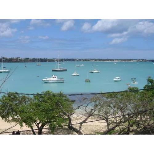 Beachfront penthouse with panoramic ocean view