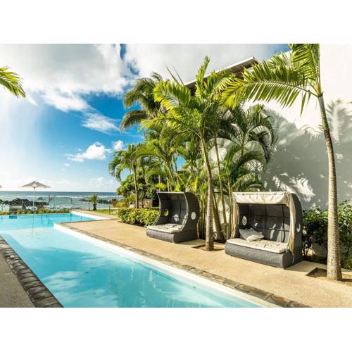 Beachfront & Pool serviced apartment with stunning view - closest to the beach than most hotel