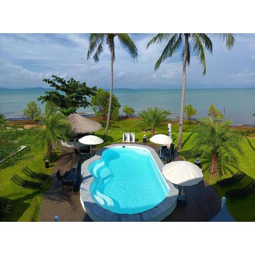 Beachfront Pool Villa and Apartment