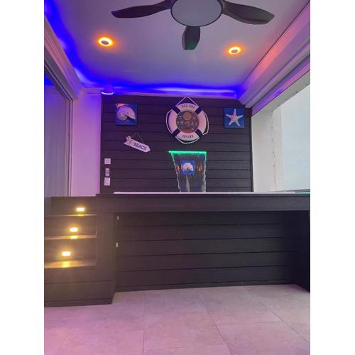 Beachfront Three Bedroom apt with Jacuzzi