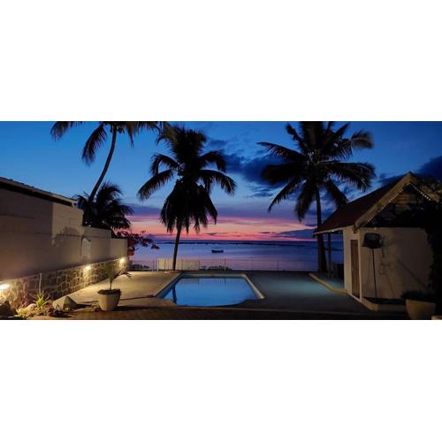 Beachfront Villa Klondike - Private 3-bedrooms