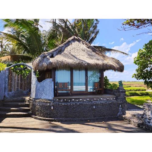 Beachfront Villa Nixie and the Sea Tabanan