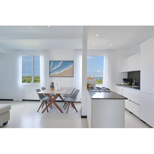 Beachside 1Bdrm Apt. Hidden Oasis with Pool & BBQ