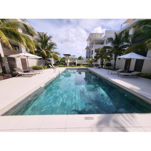 Beachwalk Deluxe Apartment - 50 steps to the beach