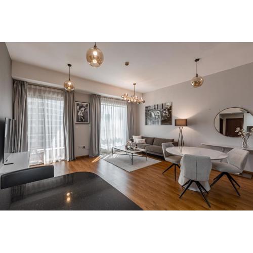 Beautiful 1 bedroom by the beach