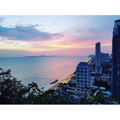 Beautiful 2 Bedroom Seaview Jomtien 18th floor 78sqm พัทยา