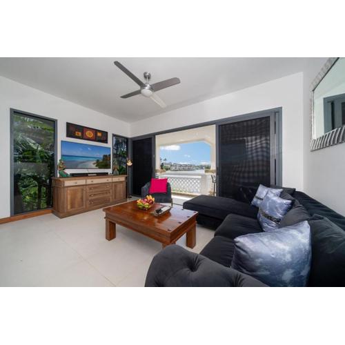 Beautiful 2BR Lakeview Apartment in Laguna