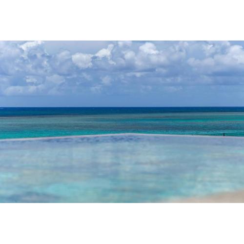 Beautiful 3 bed-room beachfront penthouse