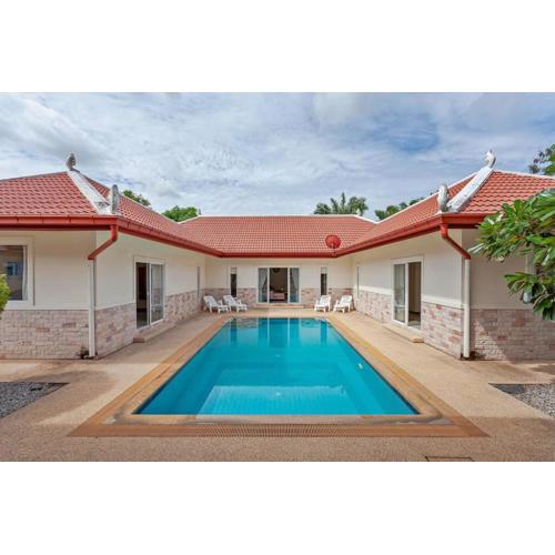 Beautiful 5 Bedroom Luxury Pool Villa in Pattaya