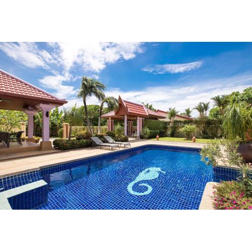 Beautiful 5BR Villa Felicity, Pool & Garden, near Naiharn