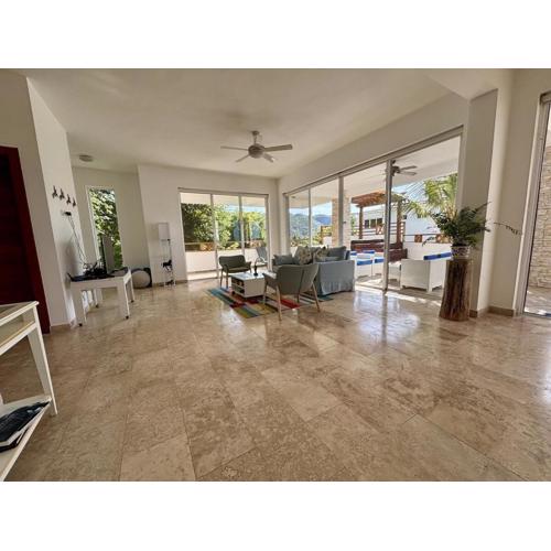 Beautiful apartment with sea view