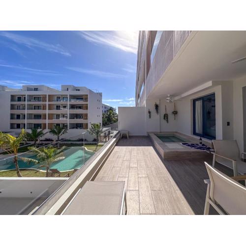 Beautiful brand new Beach Condo w Picuzzi