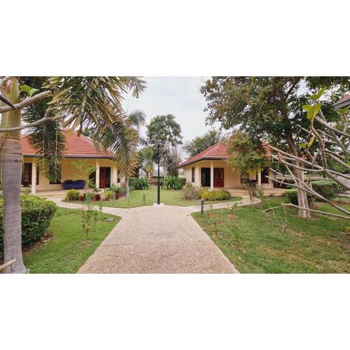 Beautiful bungalow with shared outdoor pool and 2 km from the sandy beach