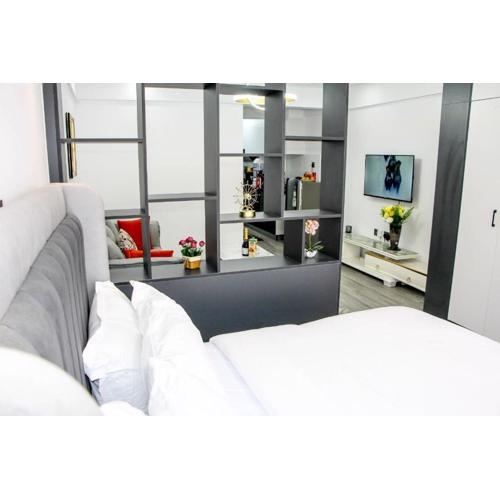 beautiful furnished studio apartment in kilimani with unbeatable city views ,child play area and amazing scenic views