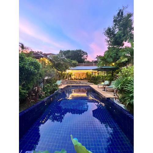 Beautiful garden 3 bedroom villa close to beach