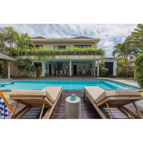 Beautiful Huge 4 bedrooms Villa in Canggu