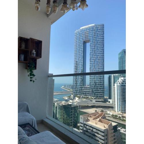 Beautiful Studio Apartment in Dubai Marina