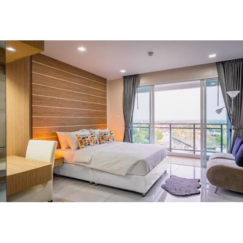 Beautiful studio by the beach with private marina