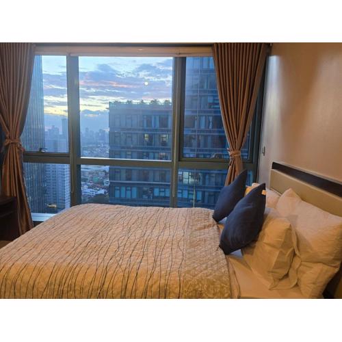 Beautiful Sunset One Uptown near Grand Hyatt BGC Uptown, St Lukes Medical Center, and Mitsukoshi Mall