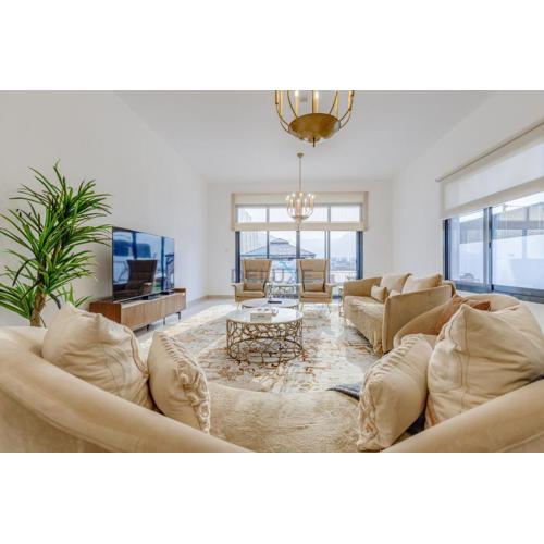 Beautiful Villa with Sea Views and Jacuzzi, Near Diving, Paddle Boating and Camping Spots, Sharm Al Dana Villa, Fujairah by Deluxe Holiday Homes