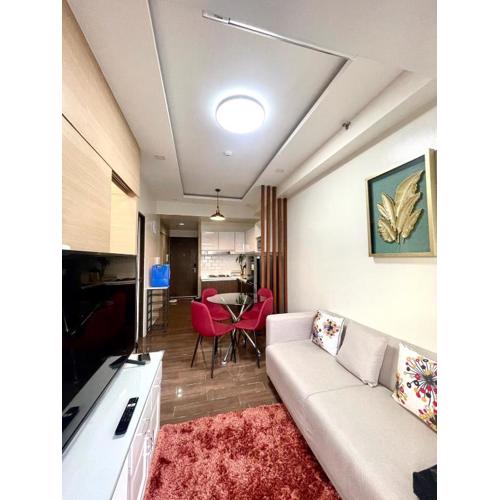 Beauty Makati Penthouse 4 room Family Condo