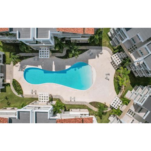 Beauty Pool views Paseo Playa Coral steps to the beach