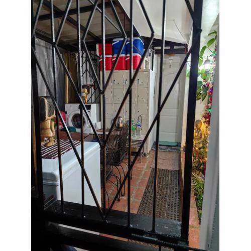 Bed and Breakfast Small Cozy Room with Balcony, T&B, Fast WiFi, Netflix