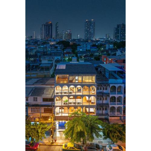 Bedtime storeys near ICON SIAM