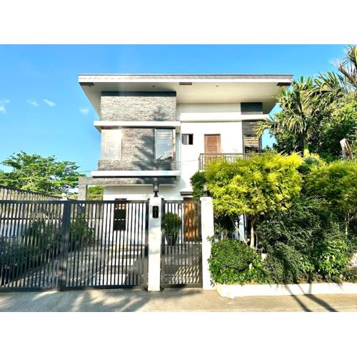 Bella Homes 6BR 4Bath near Rotunda