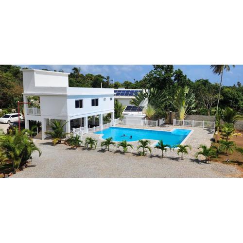 Bella Villa room for 2 with kitchen pool and close to the beach