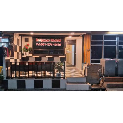 Benjamas hostels