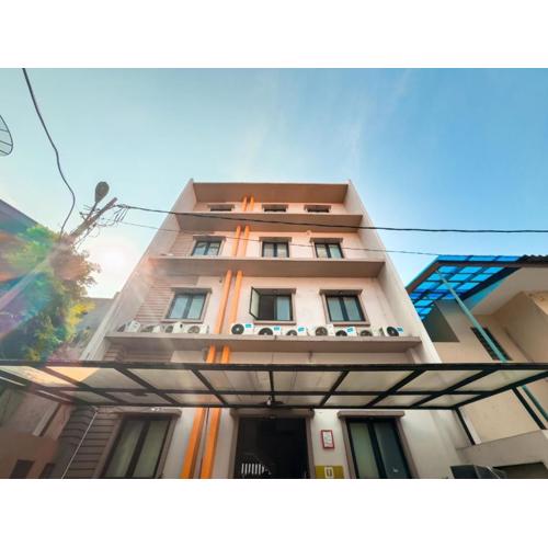 Beranda Plus near Hayam Wuruk 2