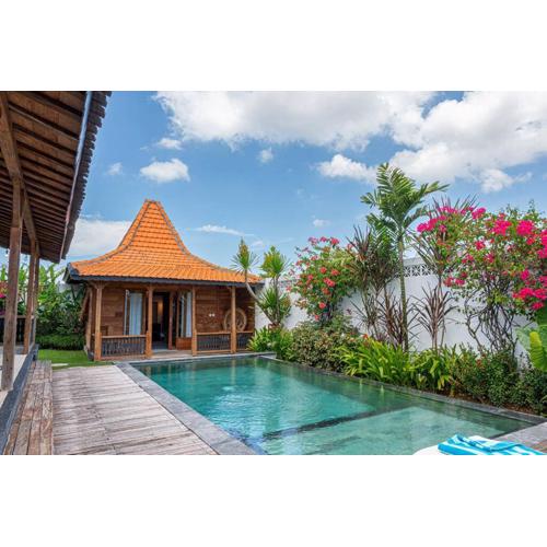 Berawa Canggu Stylish Joglo 3 BEDROOMS PRIVATE VILLA with private pool